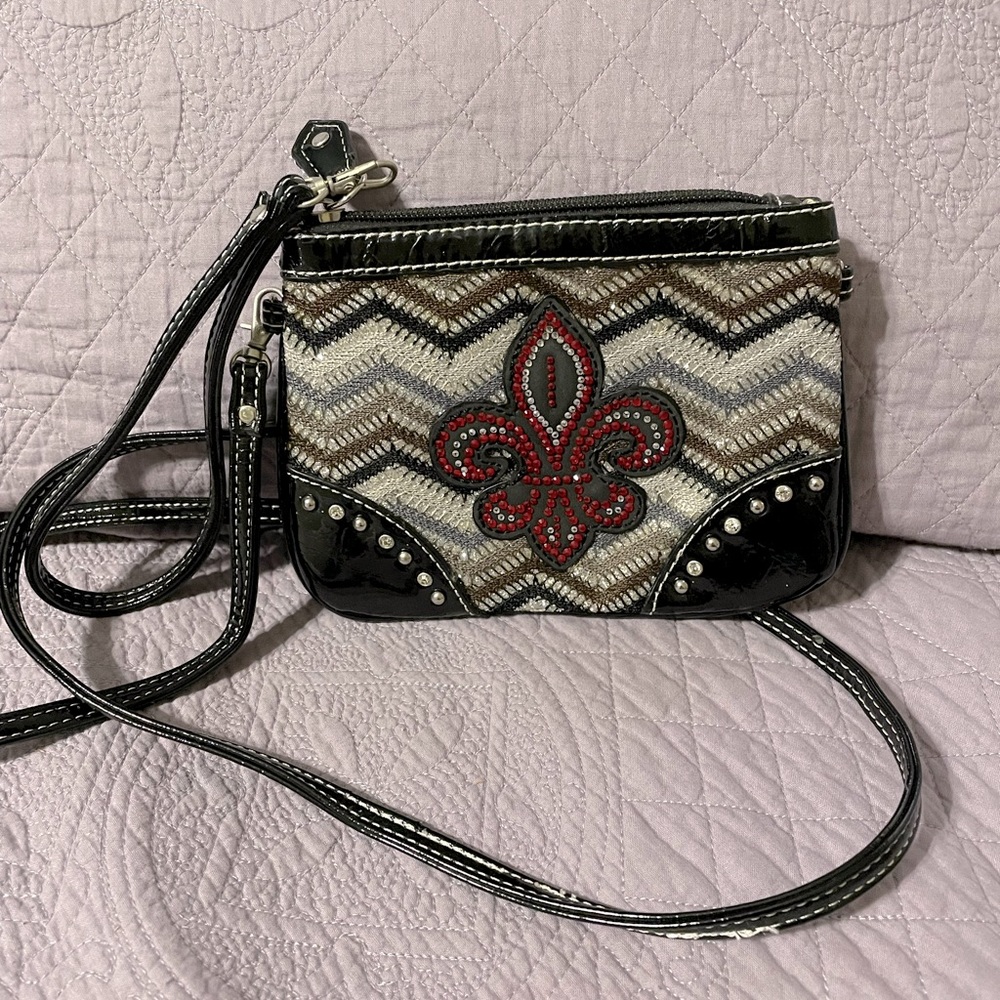 Beaded wristlet